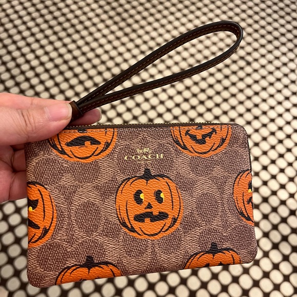 Coach Corner Zip Wristlet In Signature Canvas With Halloween Print - Picture 1 of 3